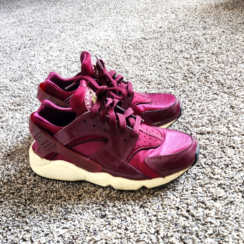 Nike Air Max Huarache Burgundy Sneakers with White Soles Sz 7.5